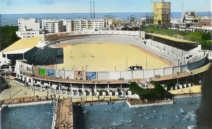 les piscines de stade et 20 aout Bellecour Alger (1951)